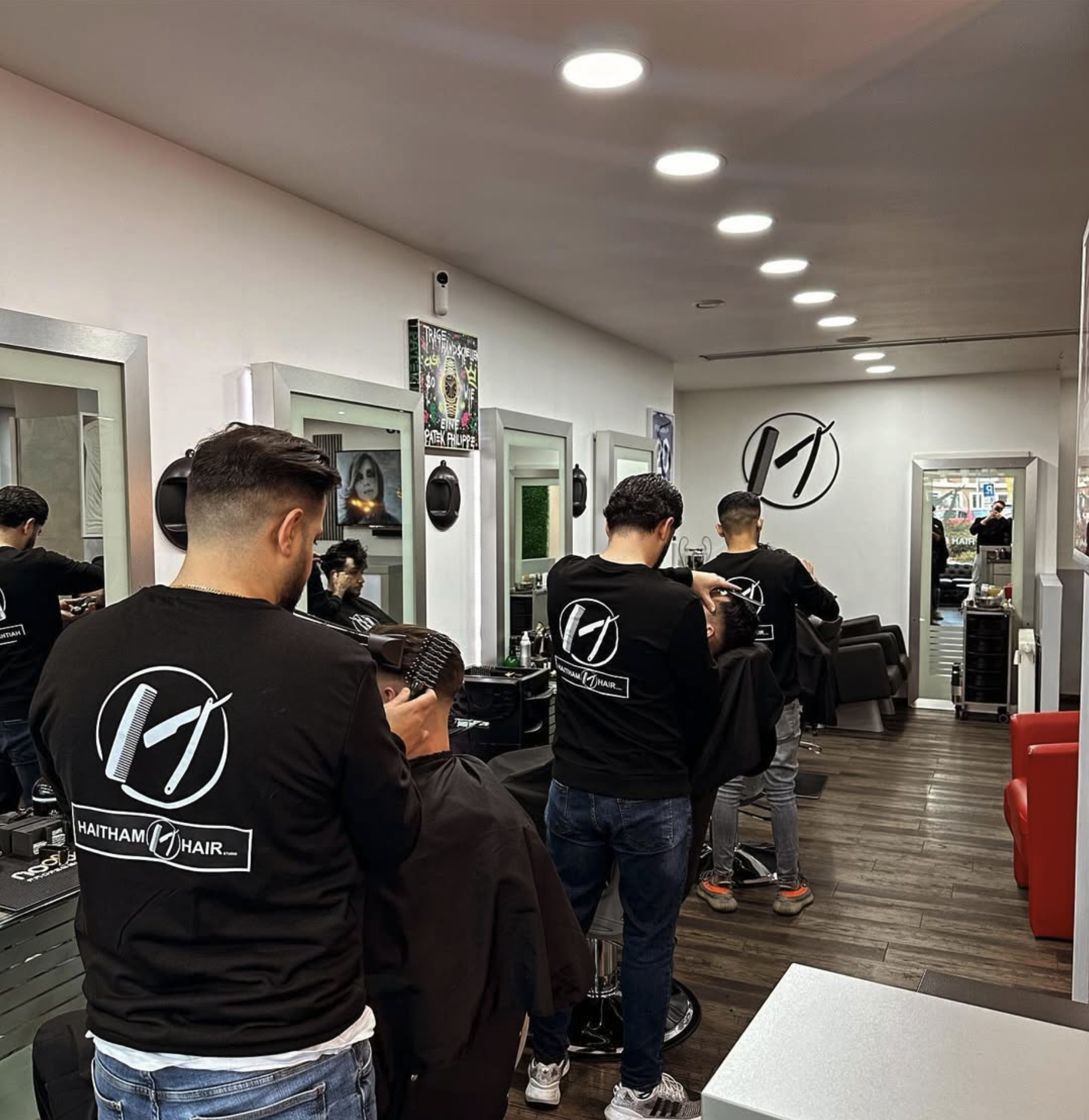 Das Haitham Hair Studio Team bei der Arbeit